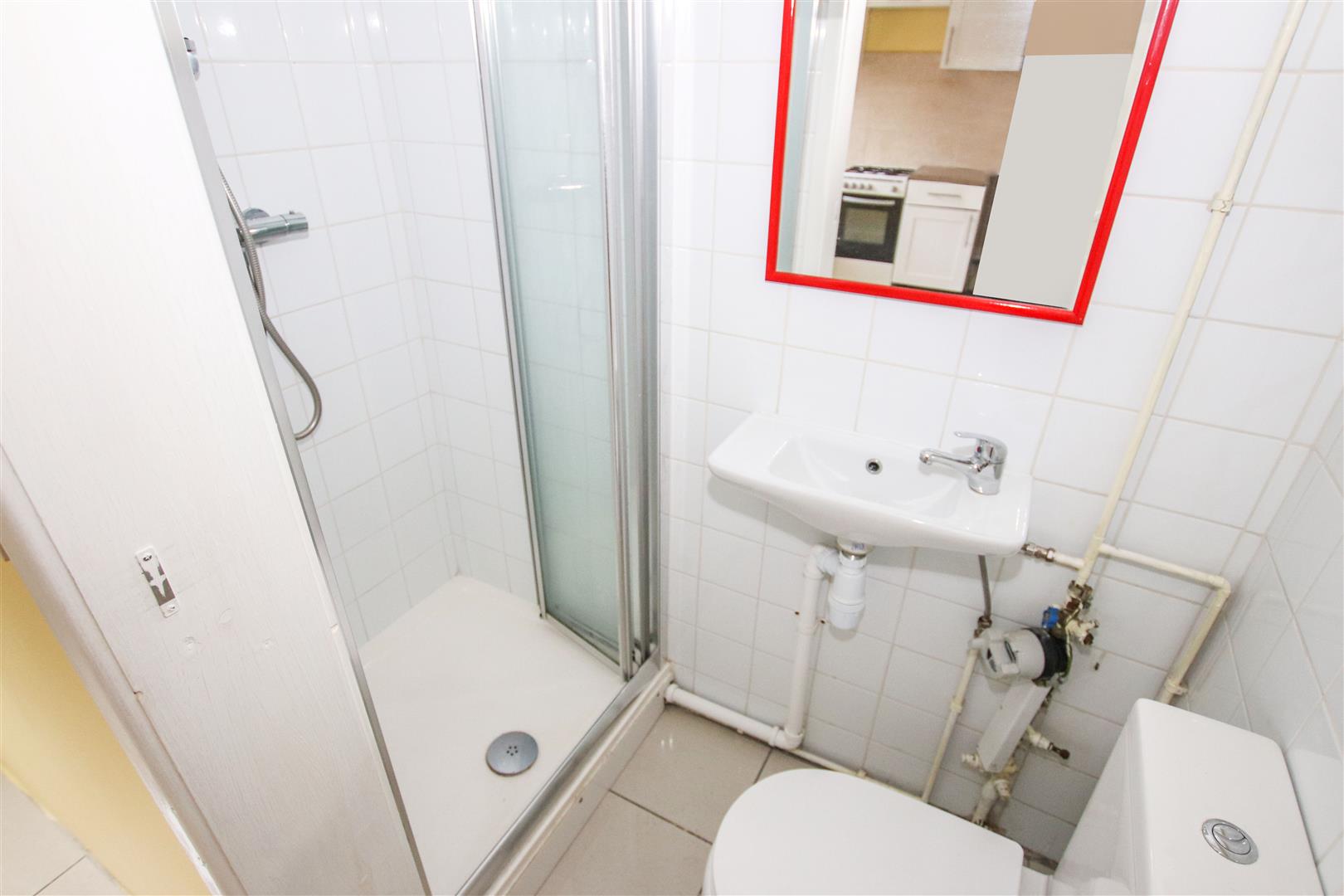 GROUND FLOOR SHOWER ROOM